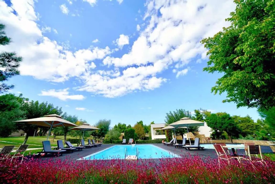Sani Polyastron Hotel & Spa bazen.jpg