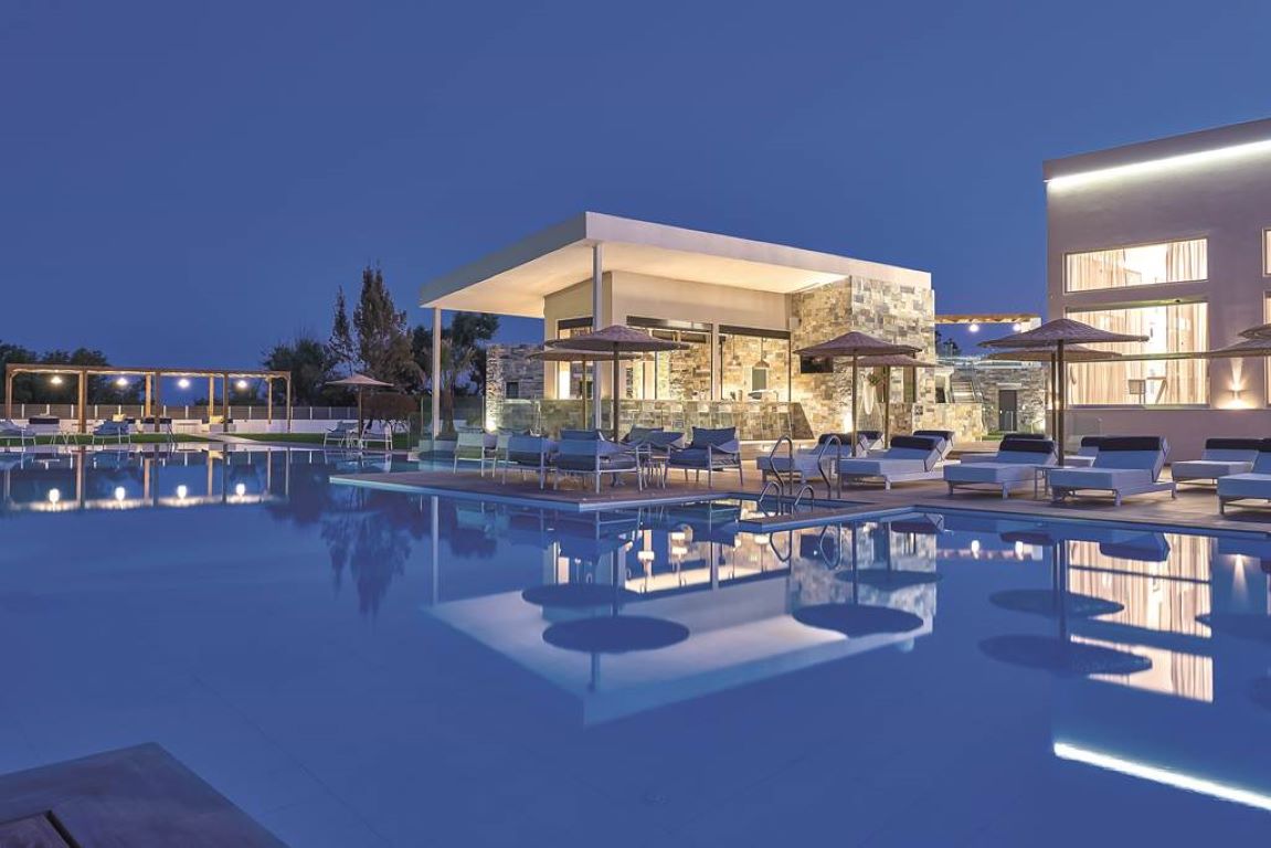 Golden Sun Resort hotel bazen.jpg