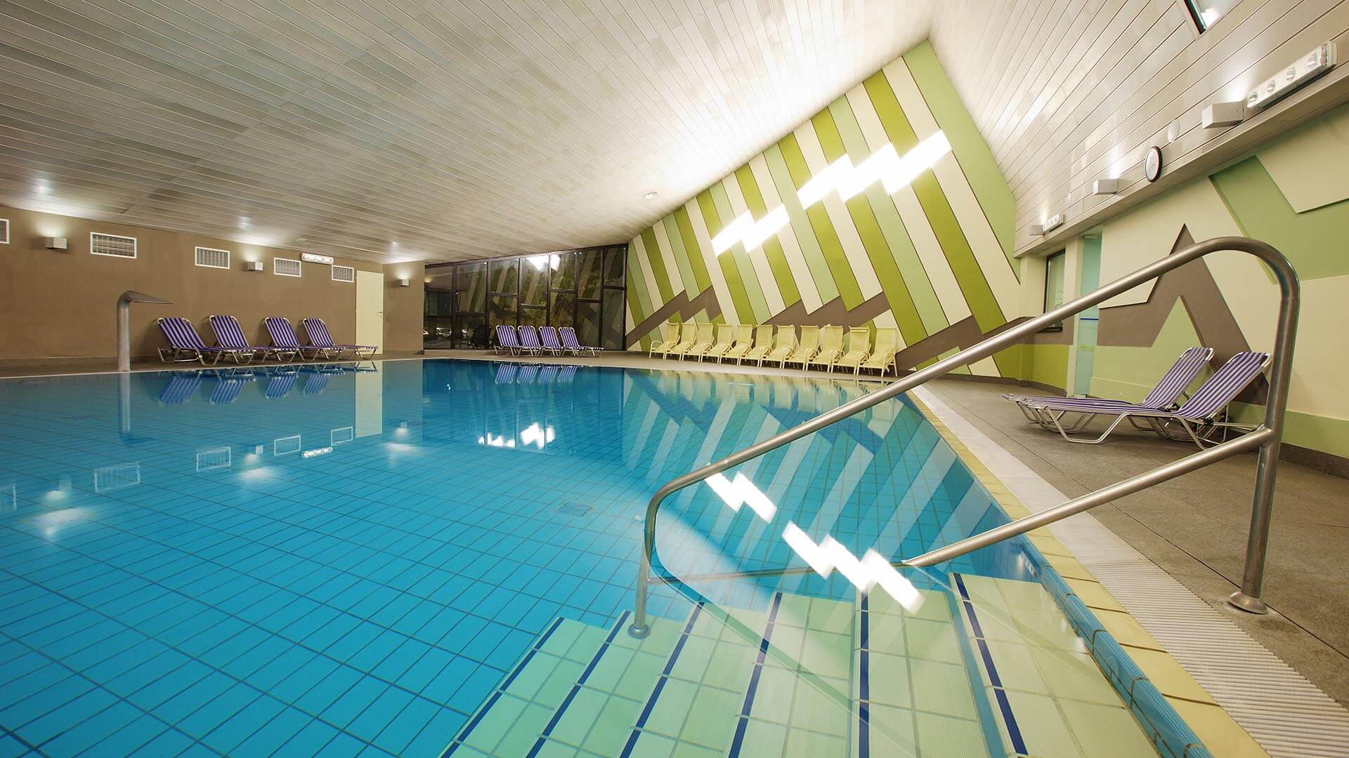 Breza Hotel-Unutrasnji bazen.jpg