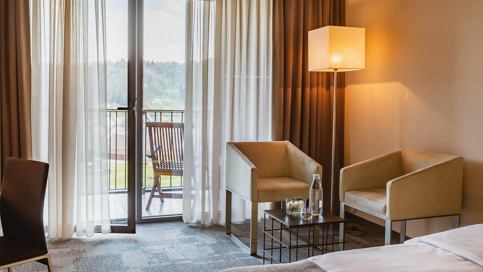 Hotel Sotelia-Superior soba pogled prednji deo hotela.jpg