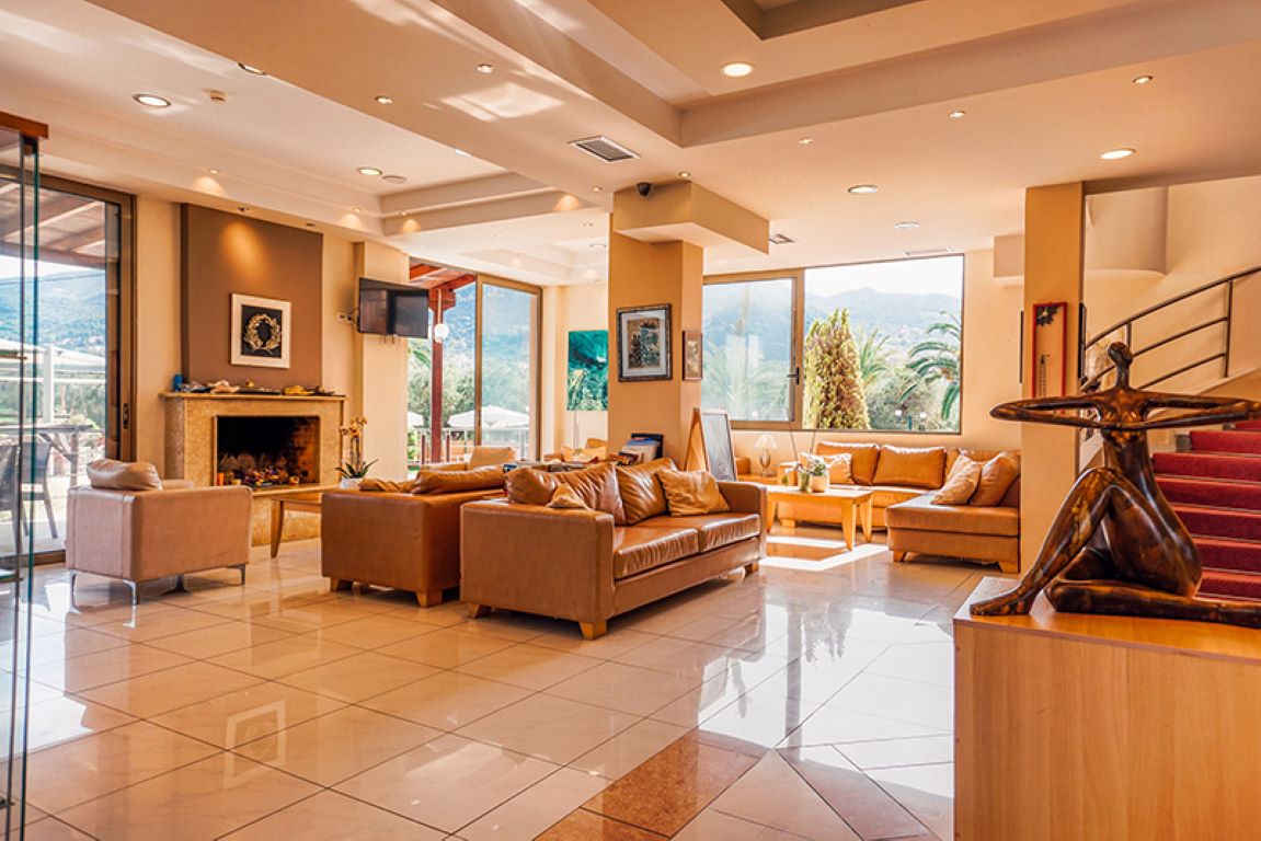 Apollo Resort Art hotel lobi.jpg