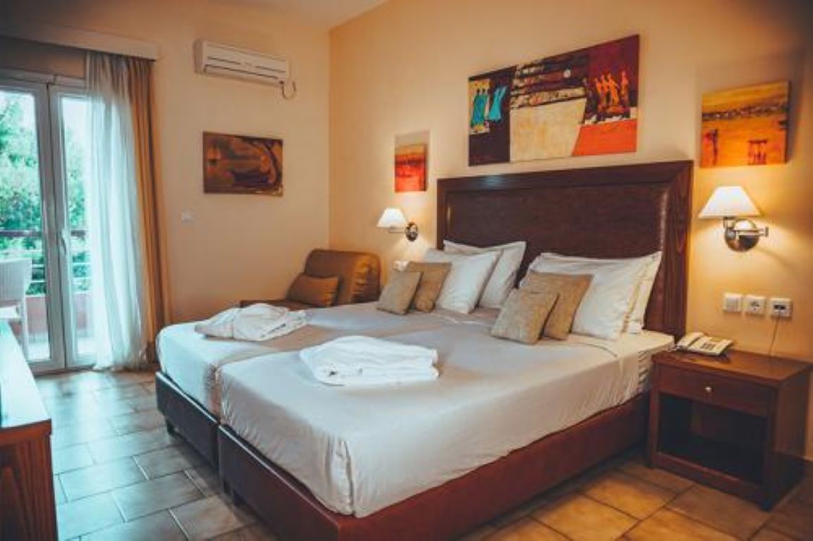 Apollo Resort Art hotel room double.jpg