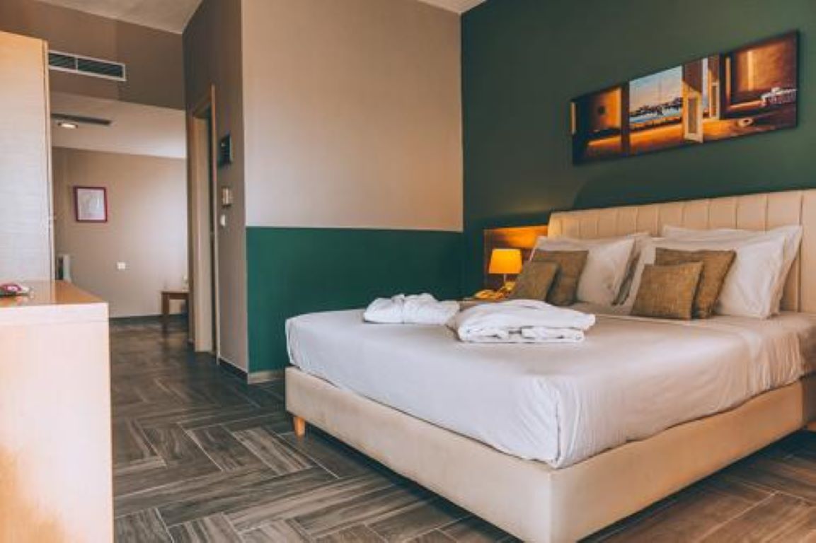 Apollo Resort Art hotel suite junior.jpg