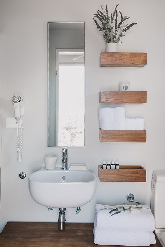 Hotel Emelisse bathroom.jpg