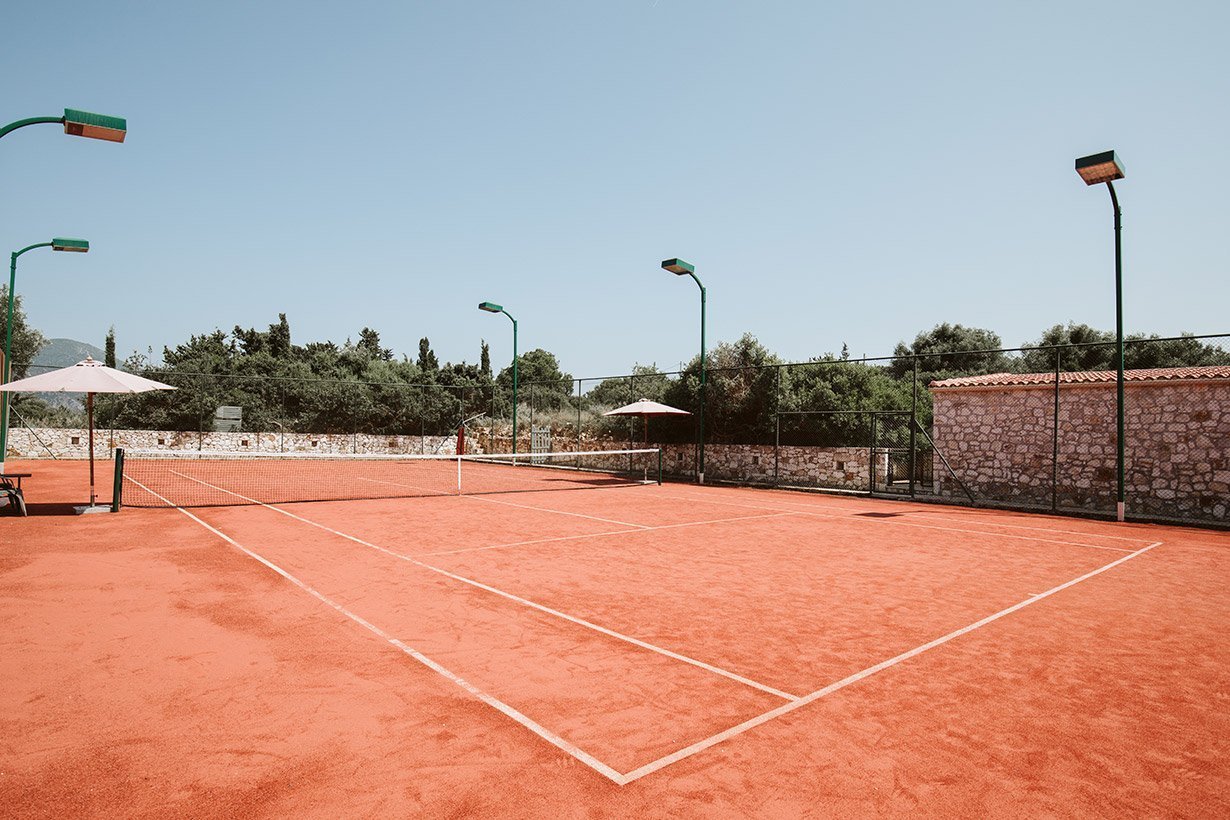 Hotel Emelisse tennis court.jpg