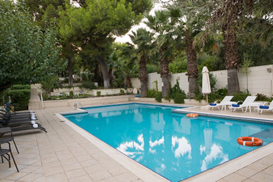 Myrto Hotel Attica bazen.jpg