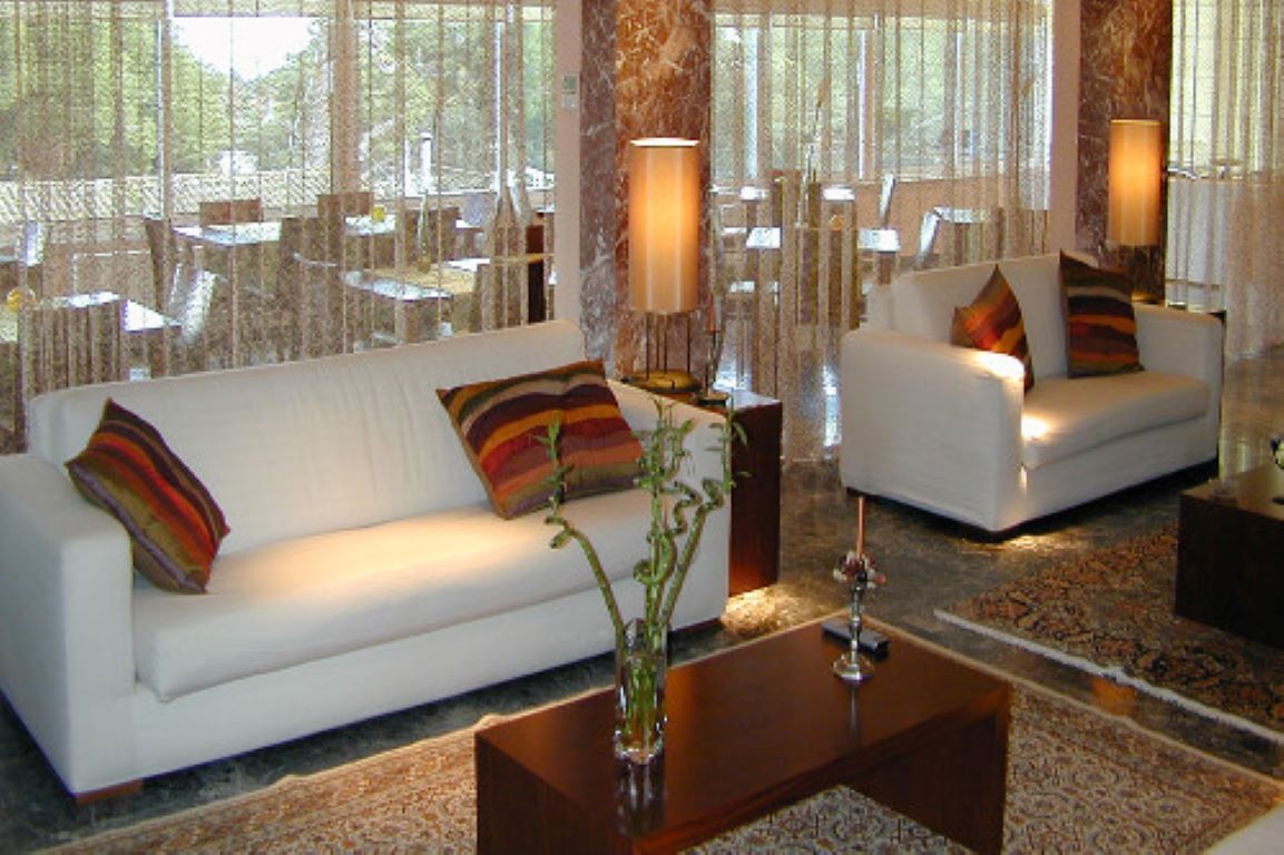 Myrto Hotel Attica lobi i restoran.jpg