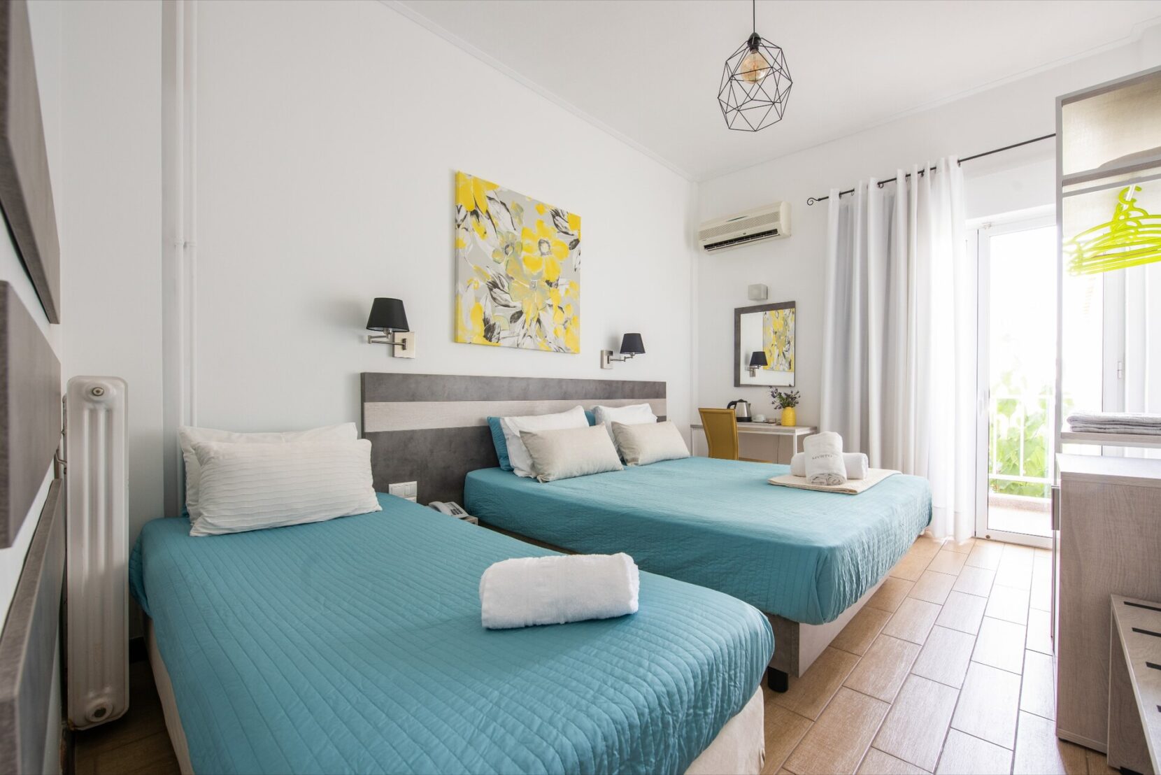 Myrto Hotel Attica standard sa dodatnim ležajem.jpg