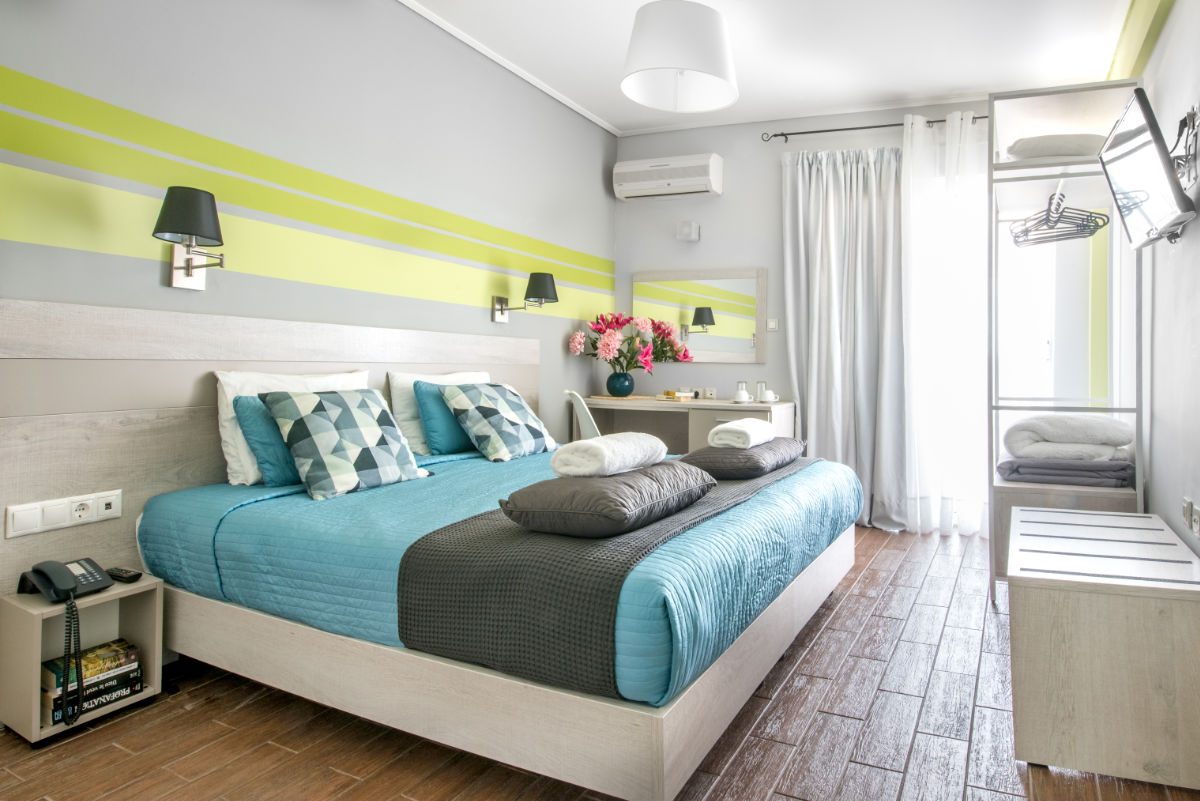 Myrto Hotel Attica superior.jpg