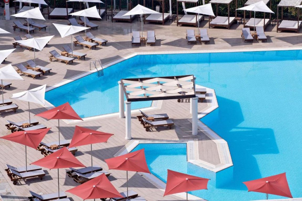 Dolce Athens Attica Riviera hotel bazen.jpg