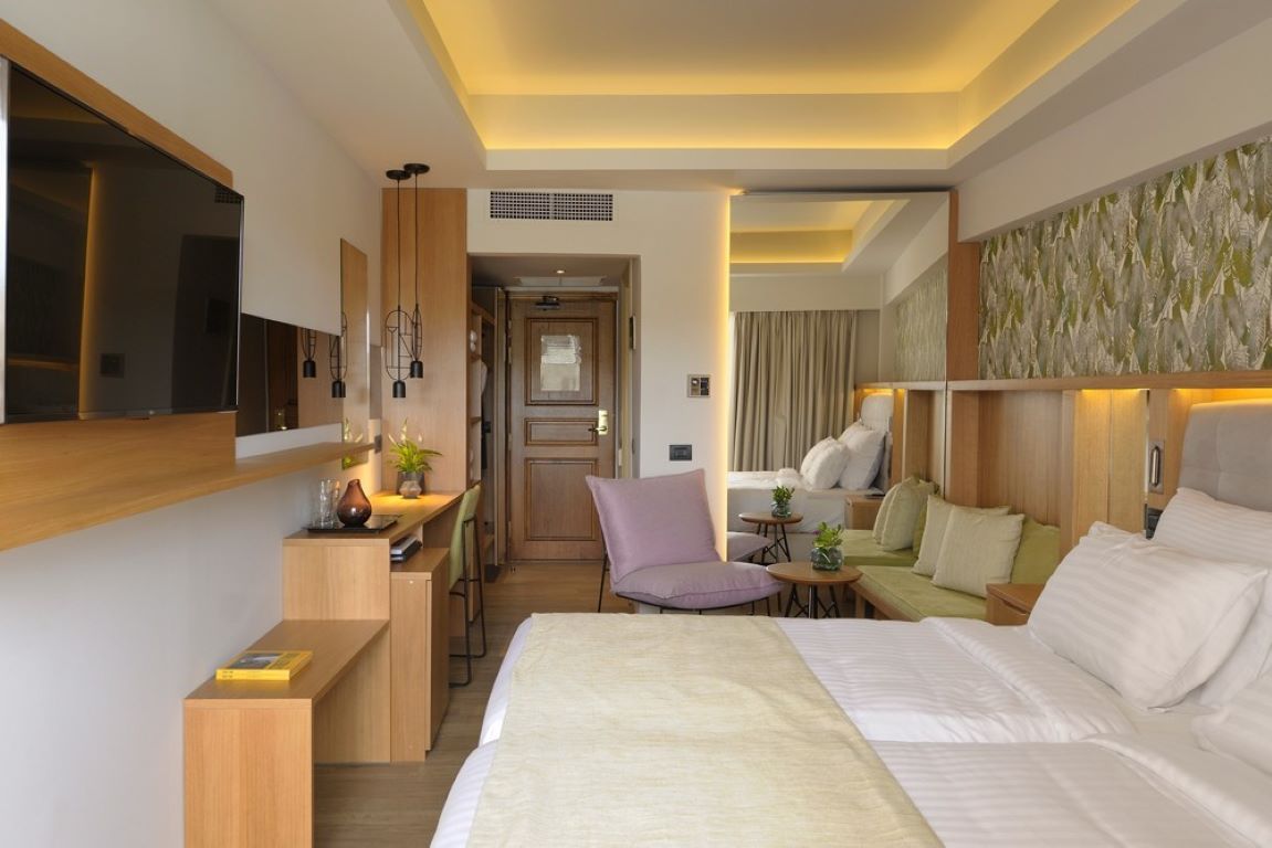 Dolce Athens Attica Riviera hotel deluxe soba.jpg