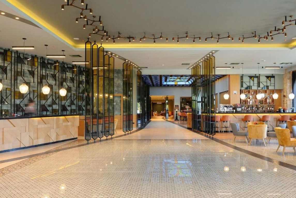 Dolce Athens Attica Riviera hotel recepcija i lobi bar.jpg