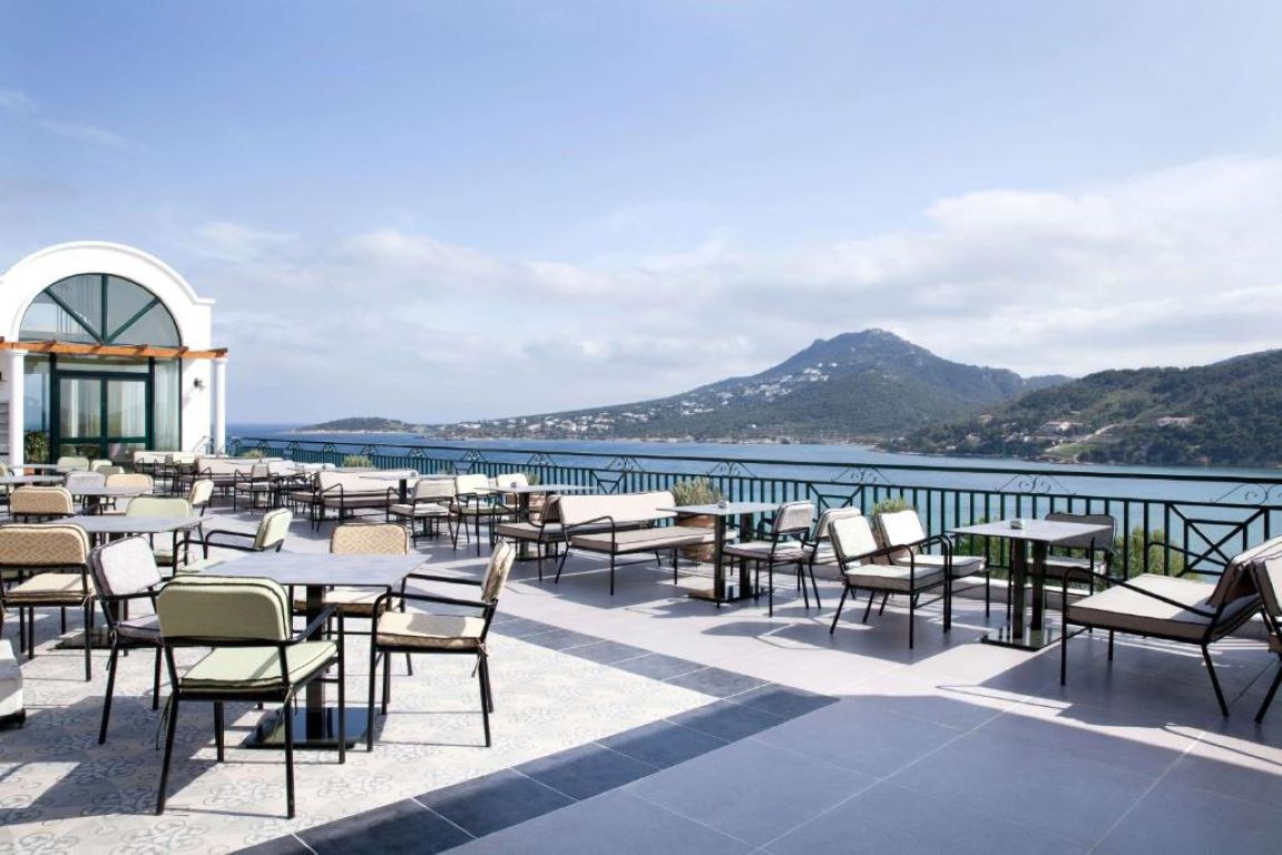 Dolce Athens Attica Riviera hotel terasa restorana.jpg