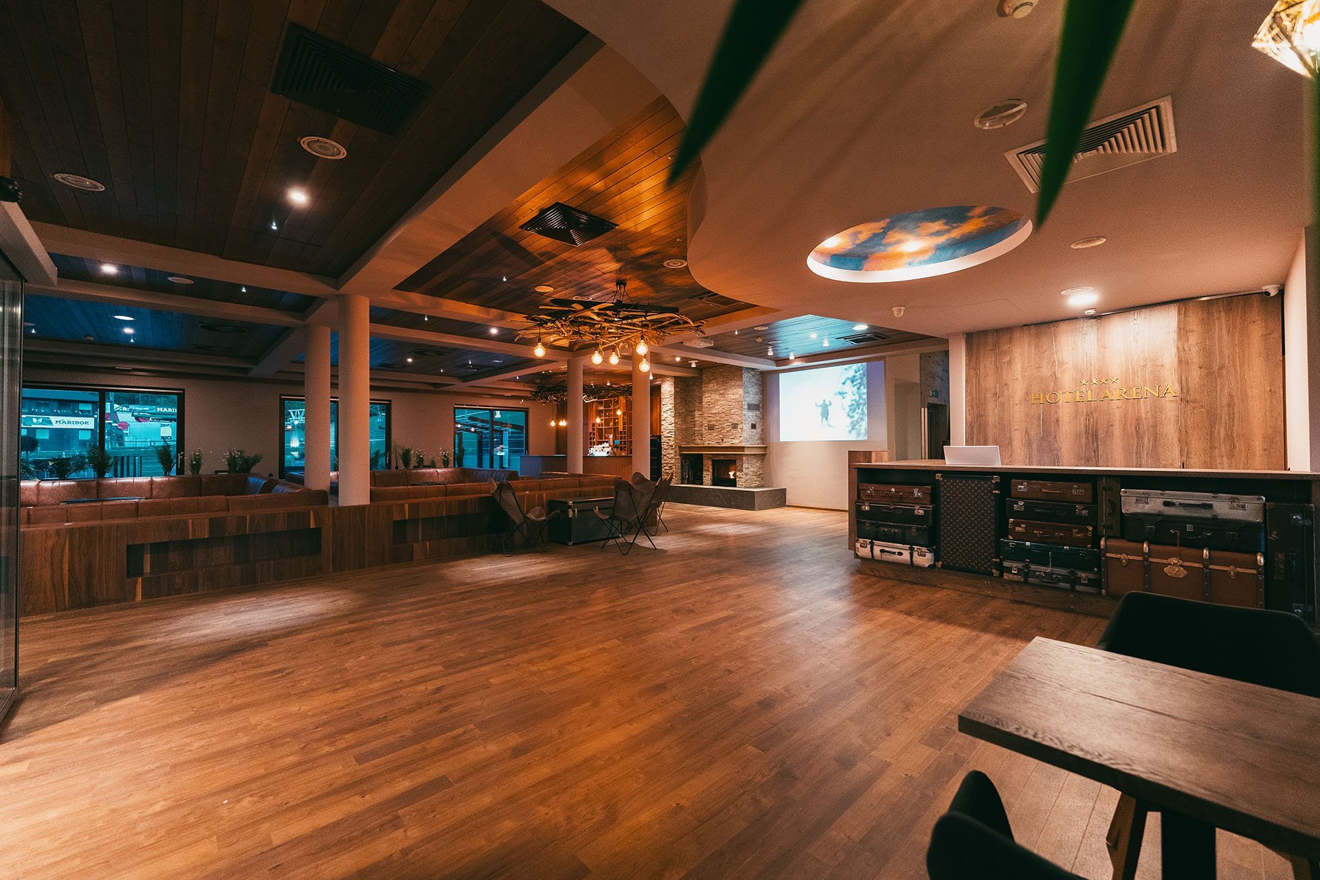 Hotel Arena-Lobby.jpg