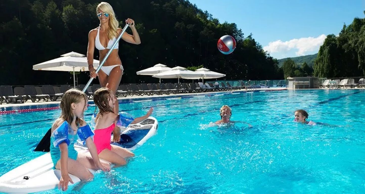 Zdravilisce Lasko Hotel-Bazen.jpg