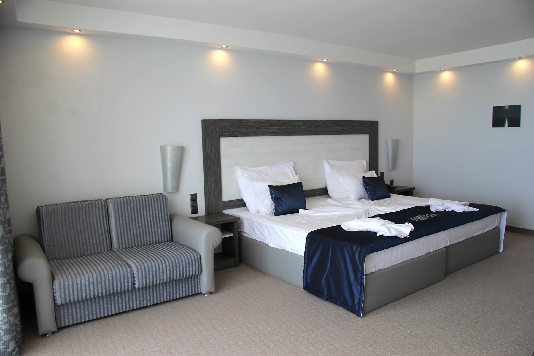 Hotel Moonlight-Standardna soba pogled park.jpg