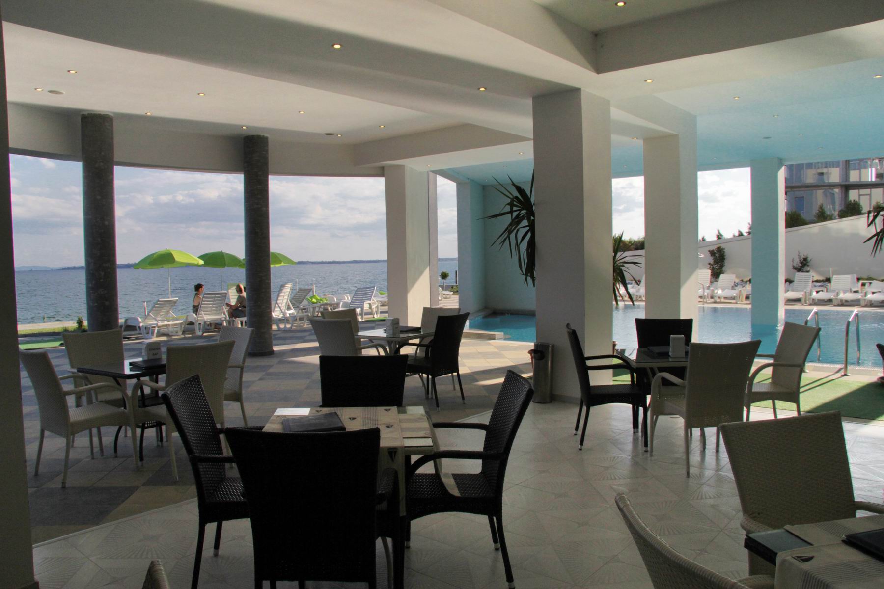 Hotel Moonlight-Terasa bara.jpg
