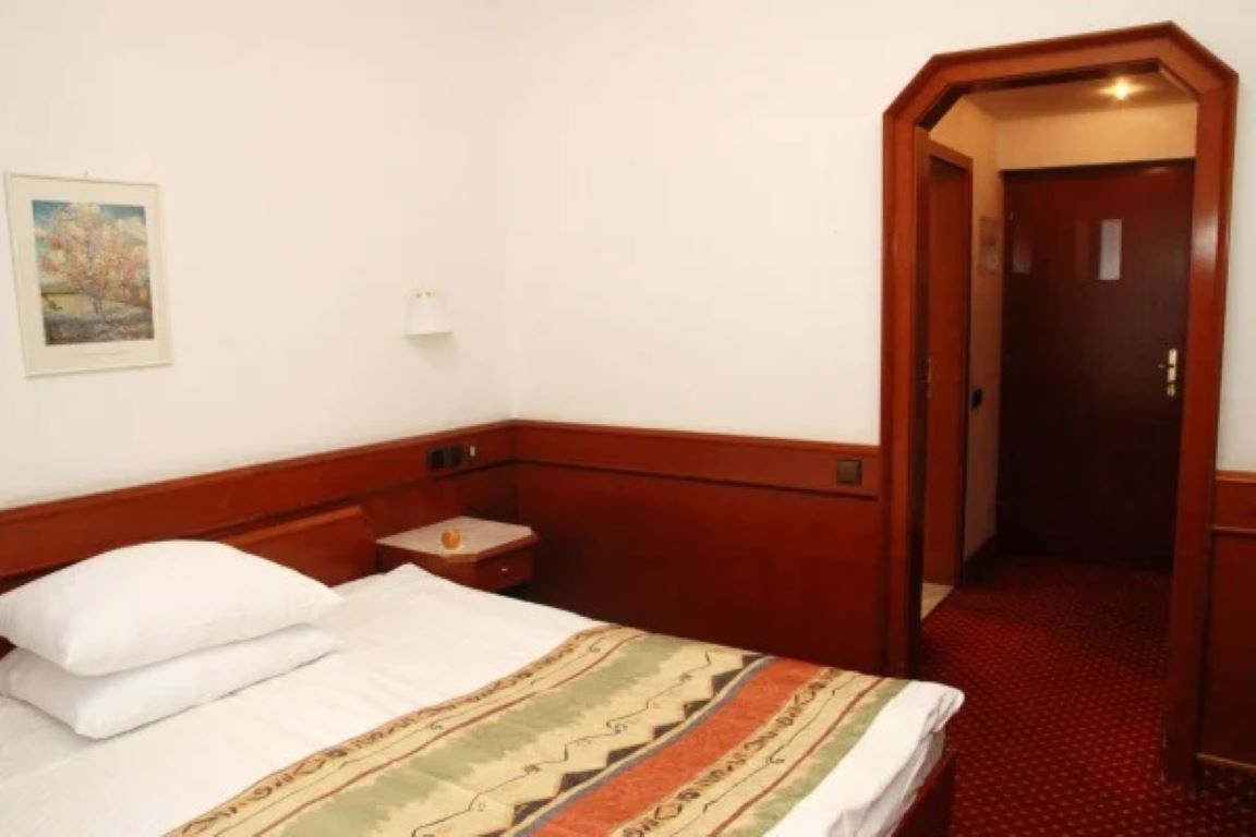 Hotel Kristal-Standardna soba.jpg