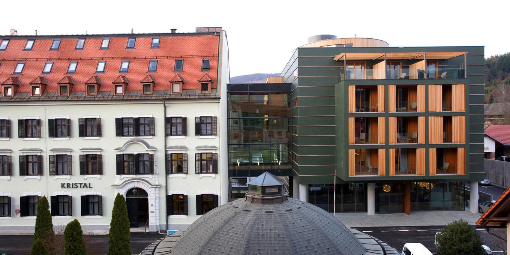 Kristal Hotel-Hotel spolja.jpg