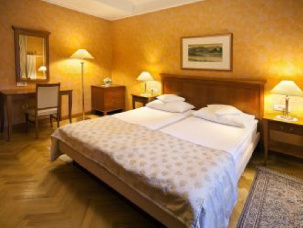 Grand Hotel Toplice-Standardna soba.jpg