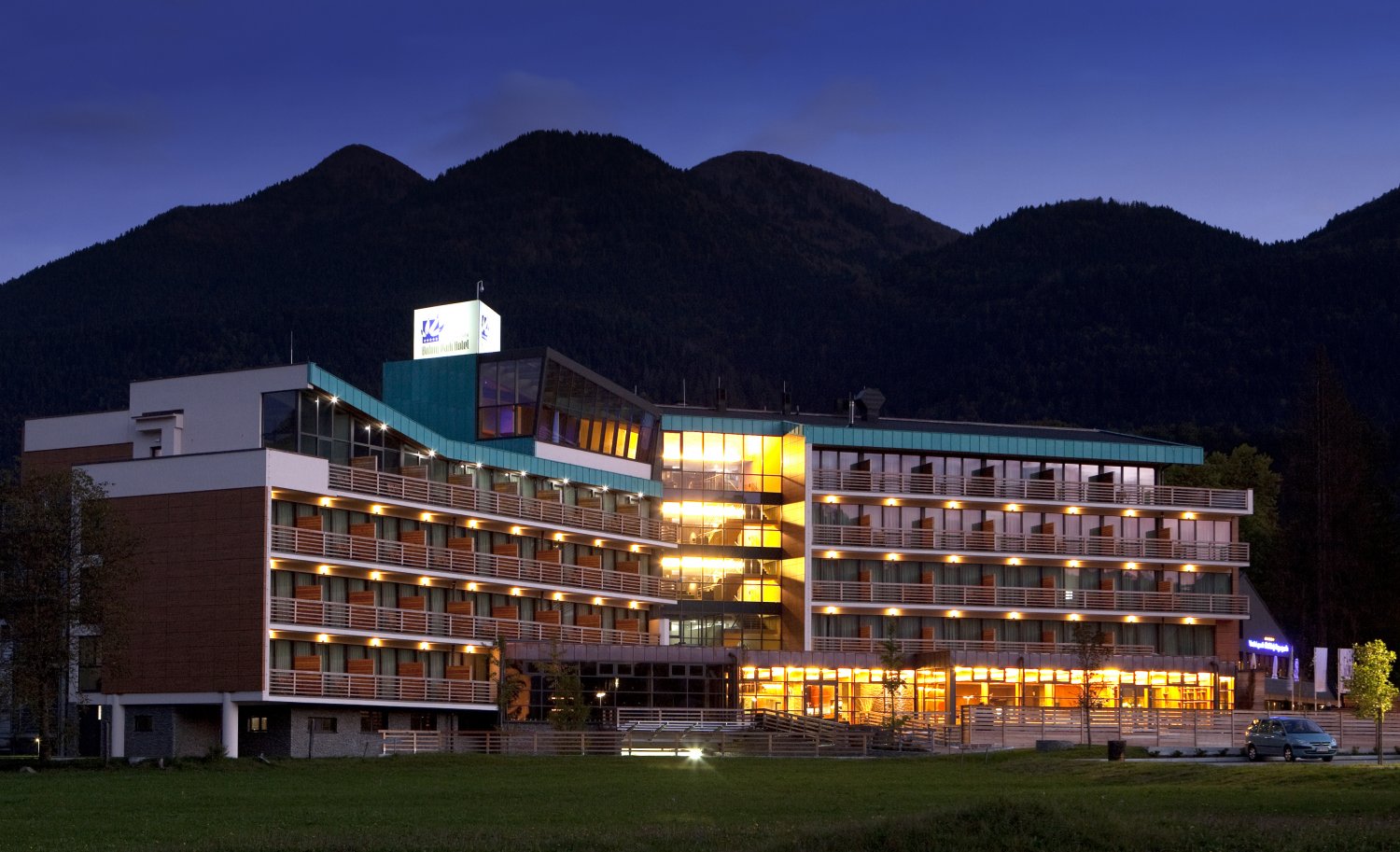 Eco Hotel Bohinj-Izgled nocu.jpg