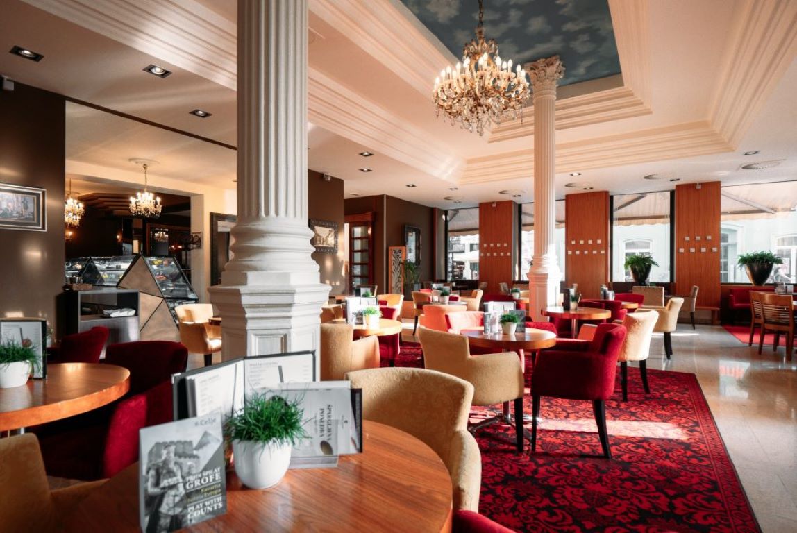 Evropa Hotel-Lobby.jpg
