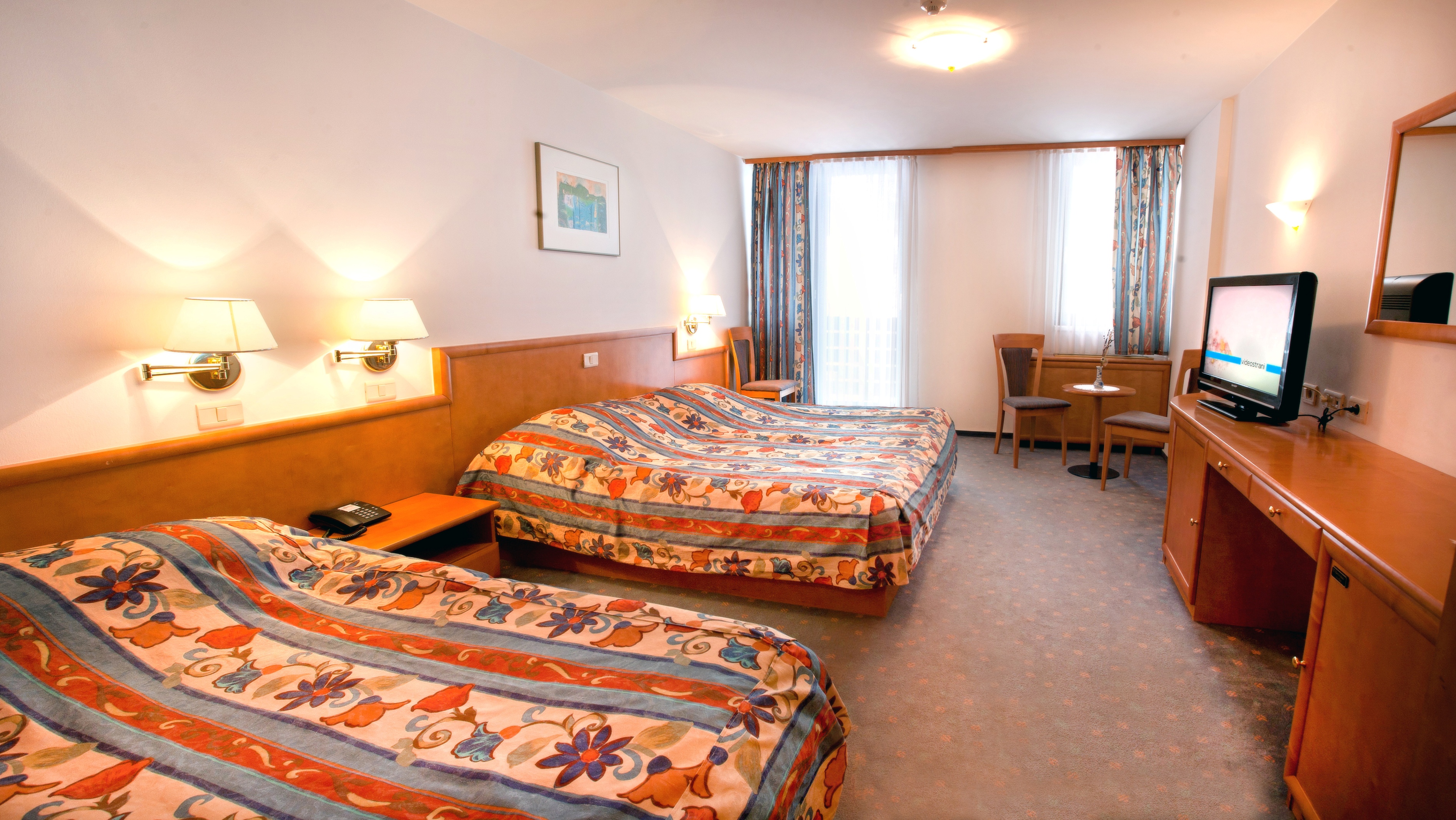 Hotel Cerkno-Standardna soba.jpg