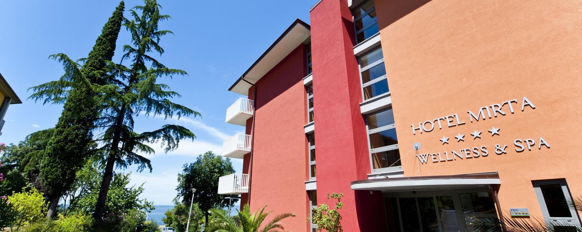 Hotel Mirta-Ulaz u hotel.jpg