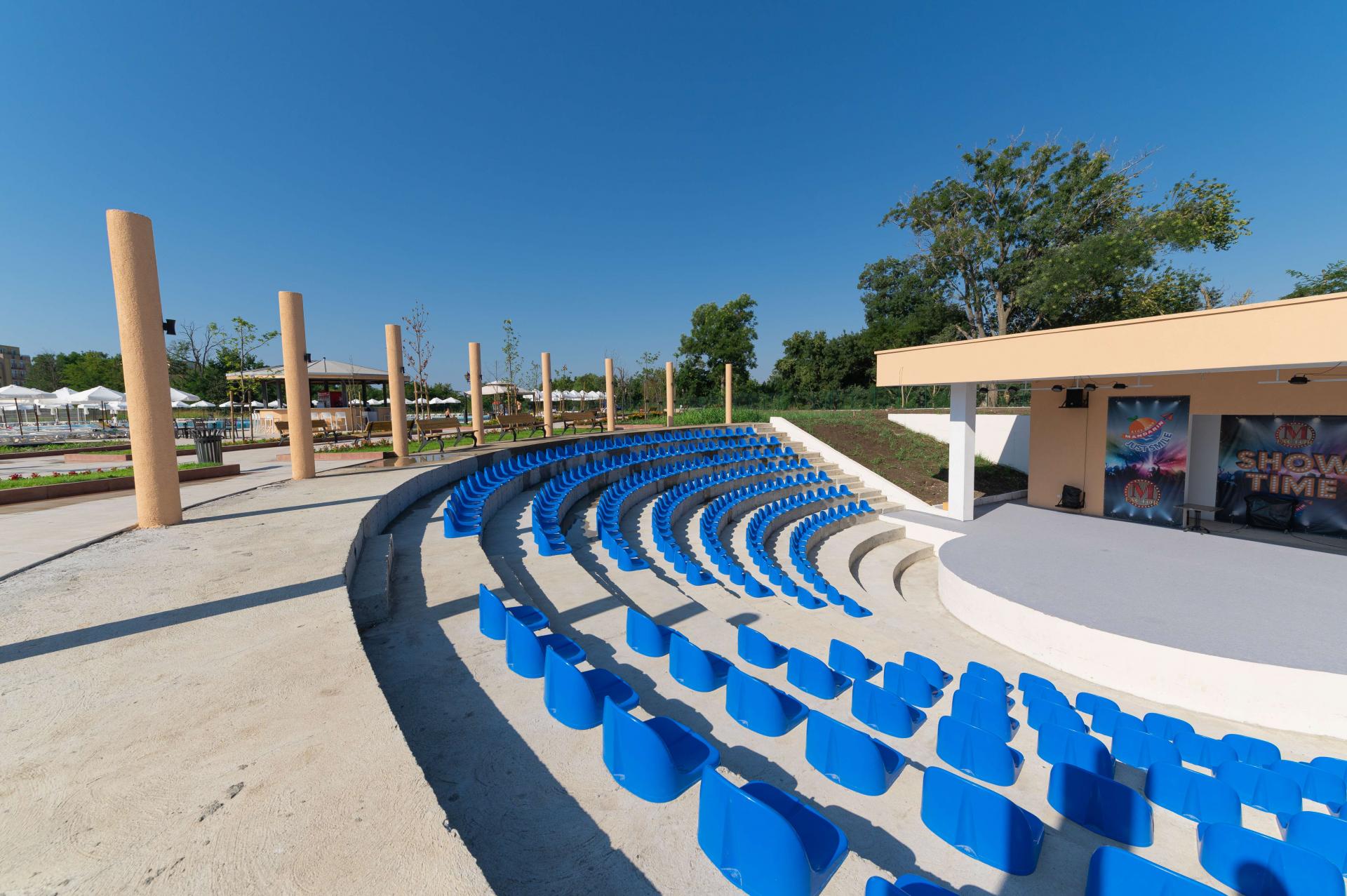 Hotel Sunrise River Beach Resort-Amfiteatar.jpg