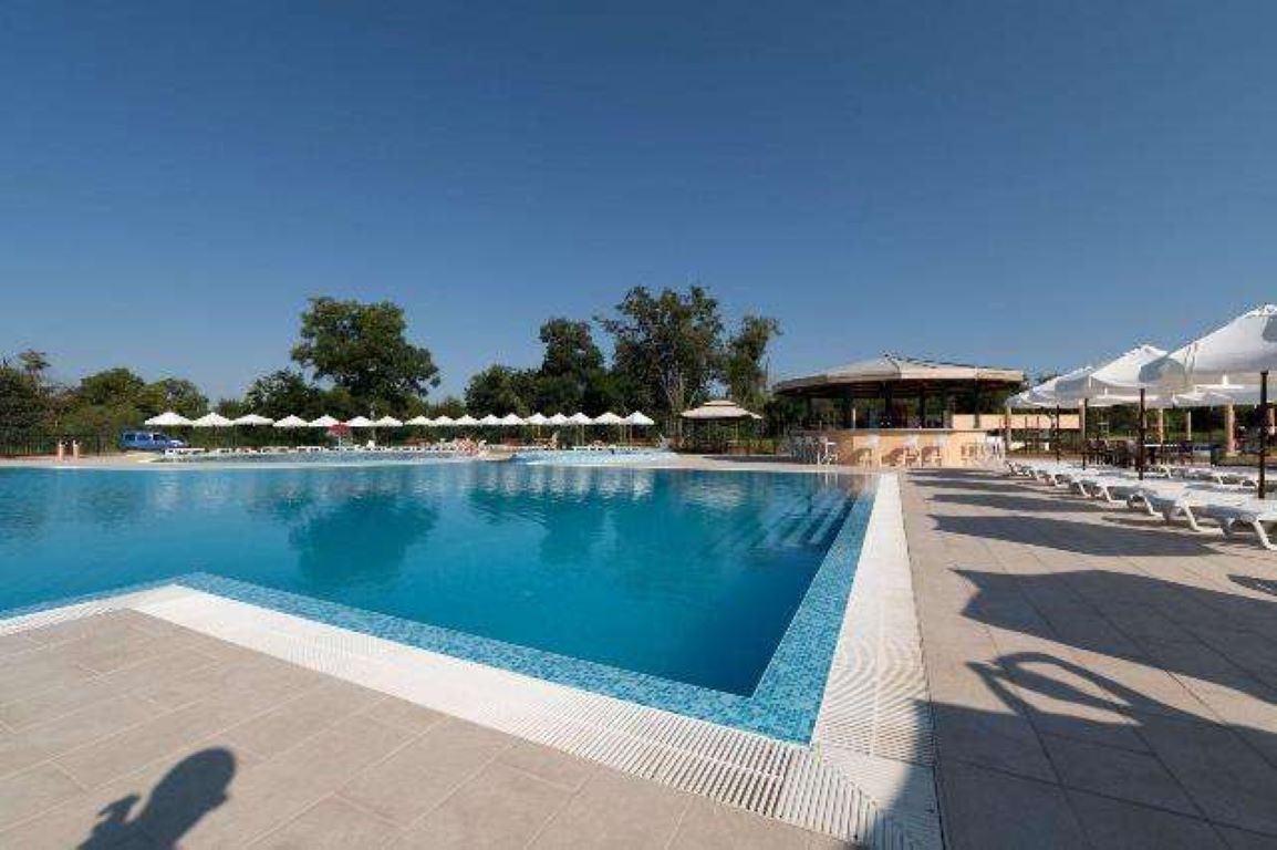 Sunrise River Beach Resort Hotel-Polu olimpijski bazen.jpg
