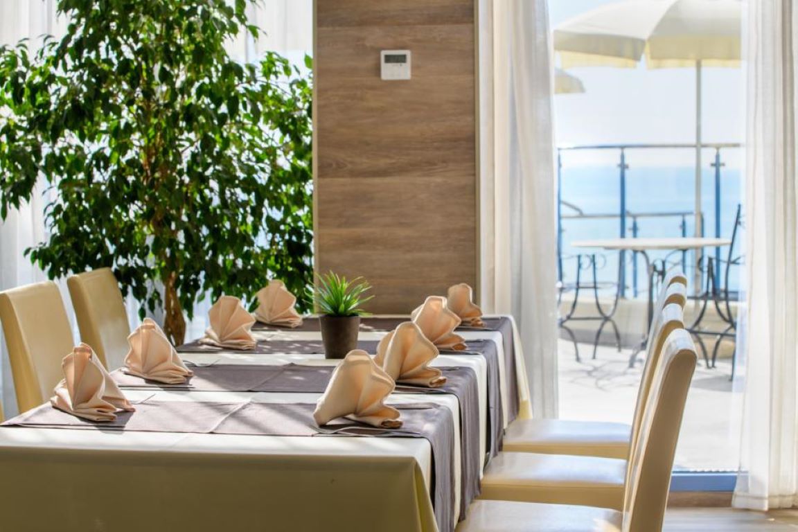 Hotel Azalia-Restoran.jpg