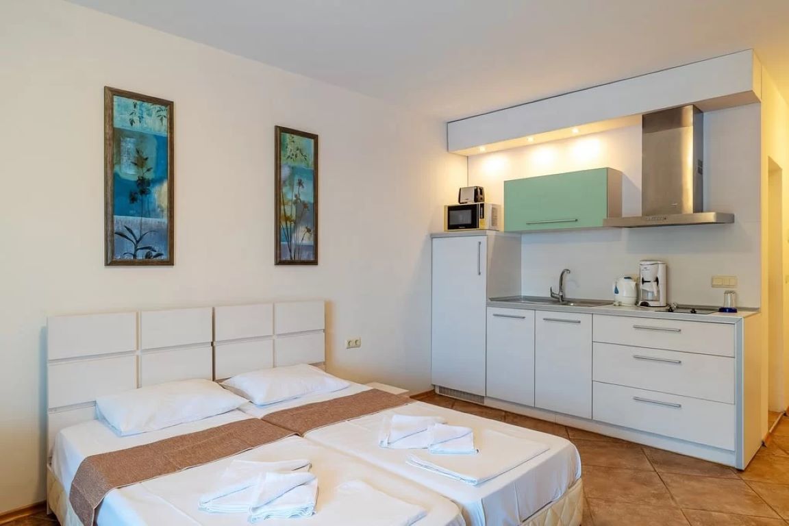Midia Grand Resort double sa kuhinjom.jpg