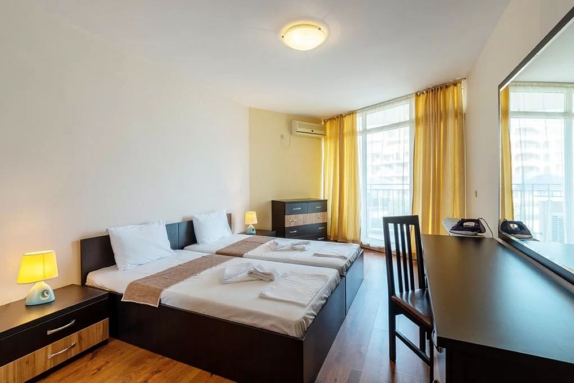 Midia Grand Resort dvosobni app sa kuhinjom spavaca soba.jpg
