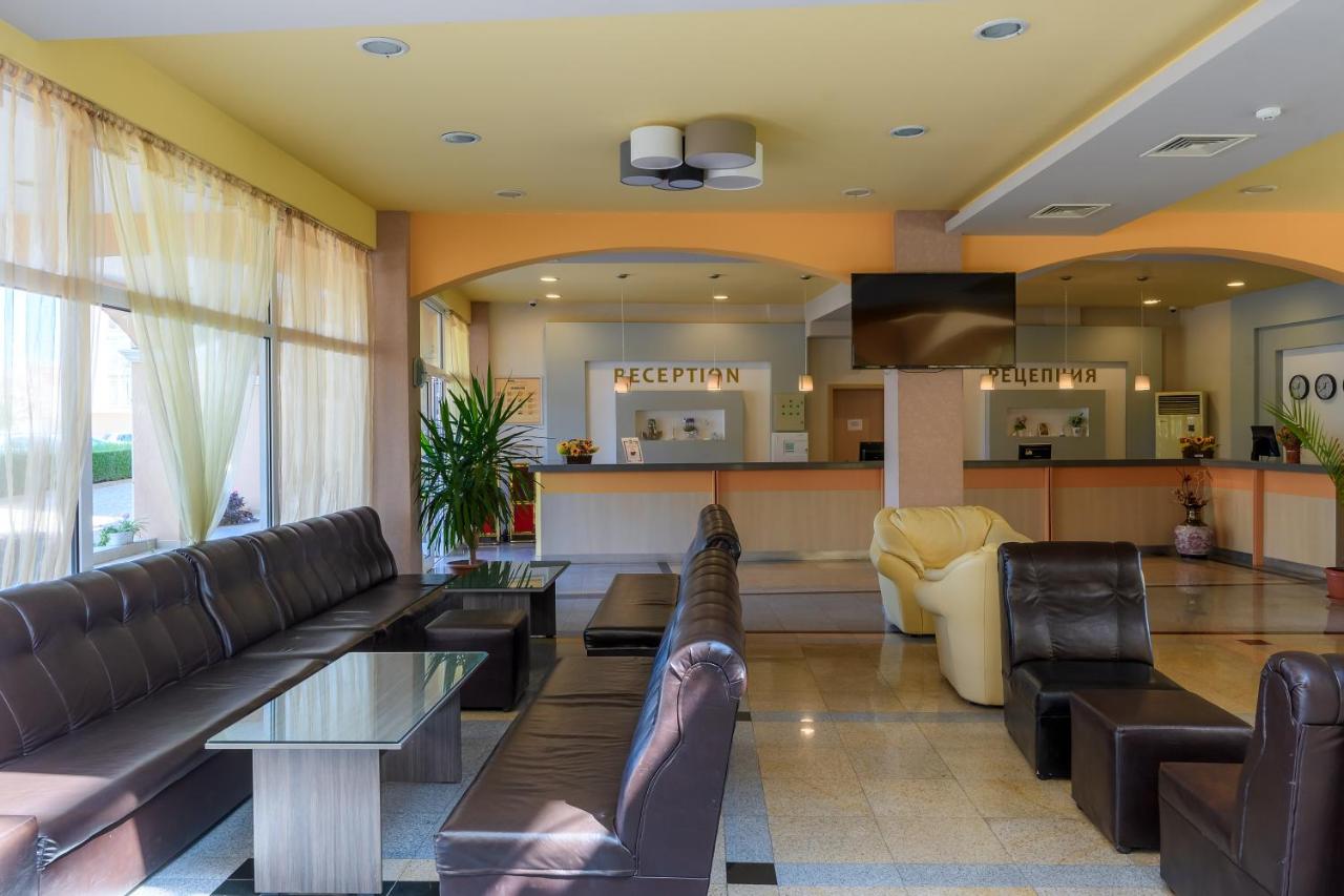 Midia Grand Resort recepcija i lobi.jpg
