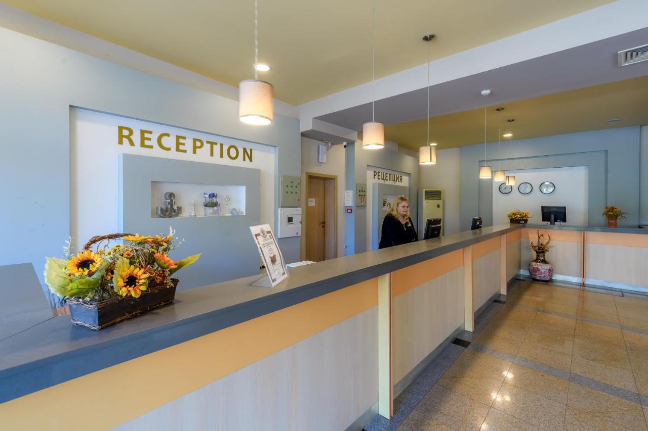 Midia Grand Resort recepcija.jpg