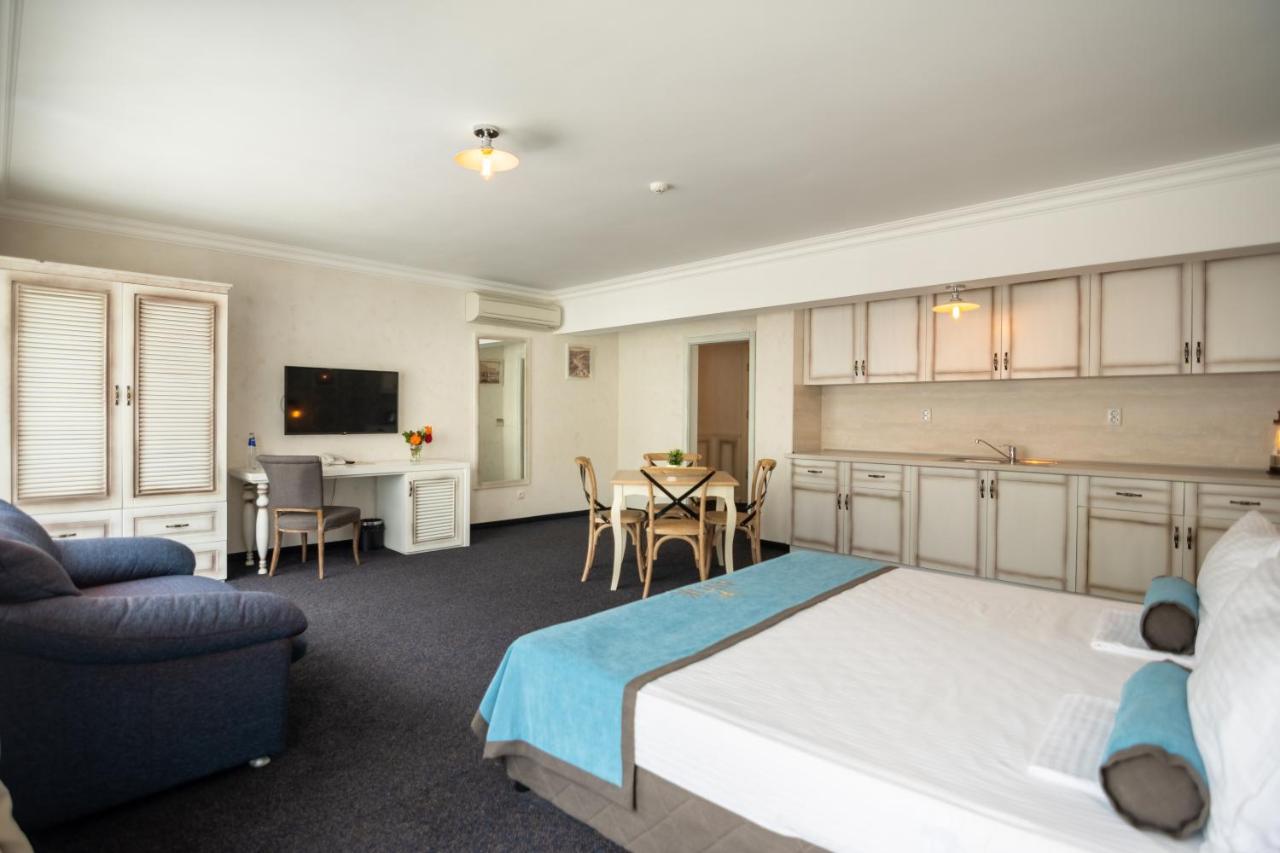 Antik hotel double room.jpg