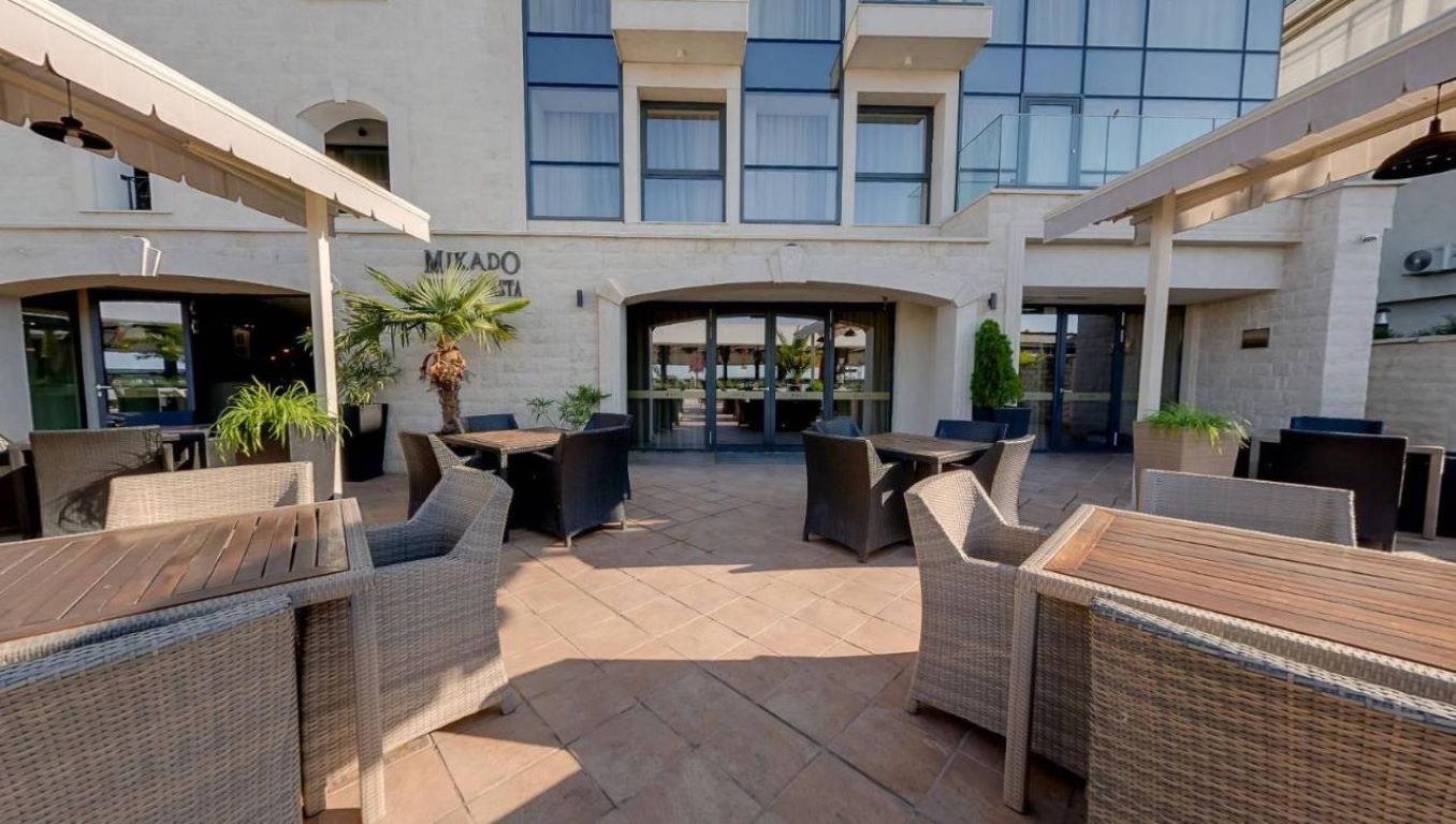 Antik hotel ulaz.jpg