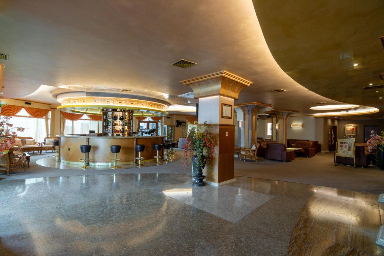 Mistral hotel lobi bar.jpg
