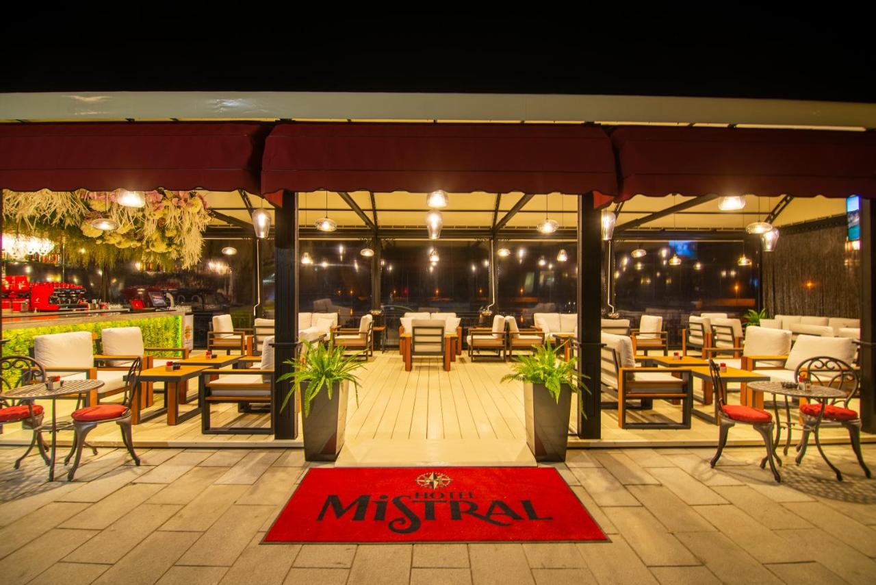 Mistral hotel ulaz u restoran.jpg