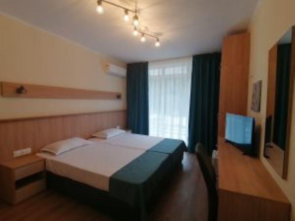 Samara hotel dvokrevetna soba.jpg