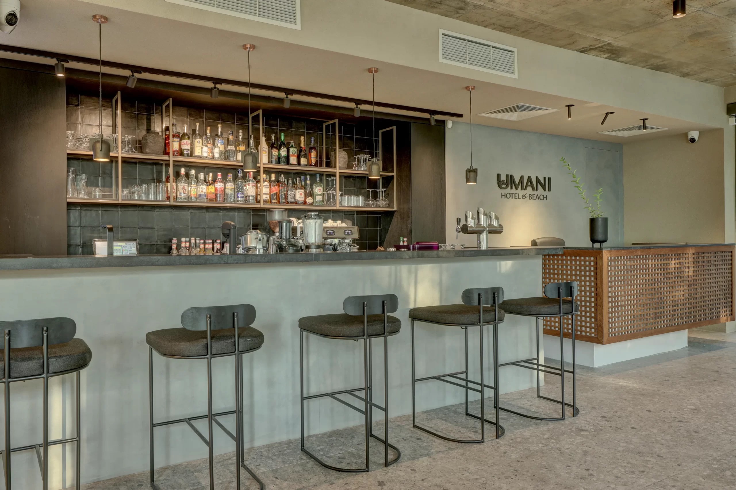 Hotel Umani-Lobby bar.jpg