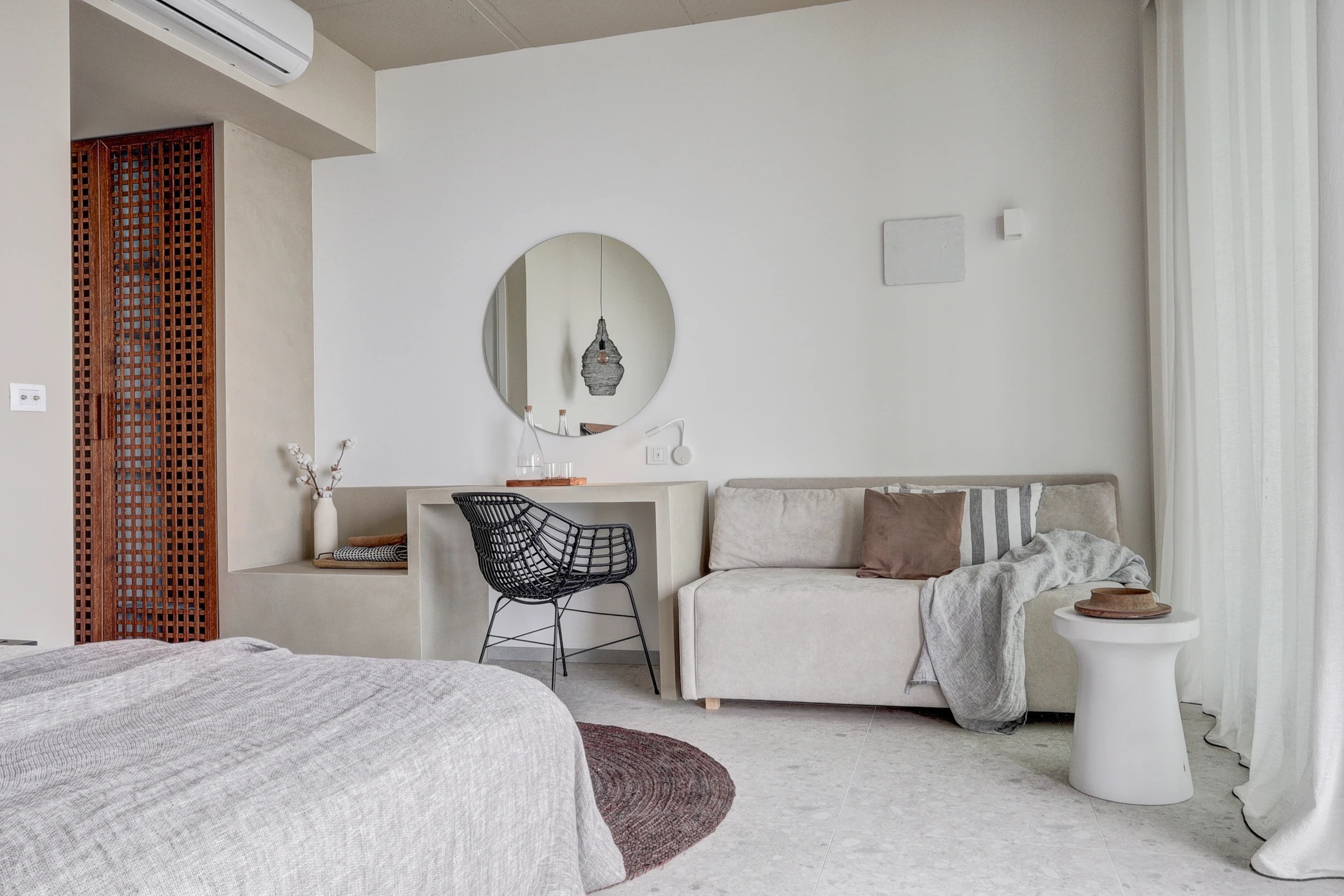 Umani Hotel-Standardna soba bazen.jpg