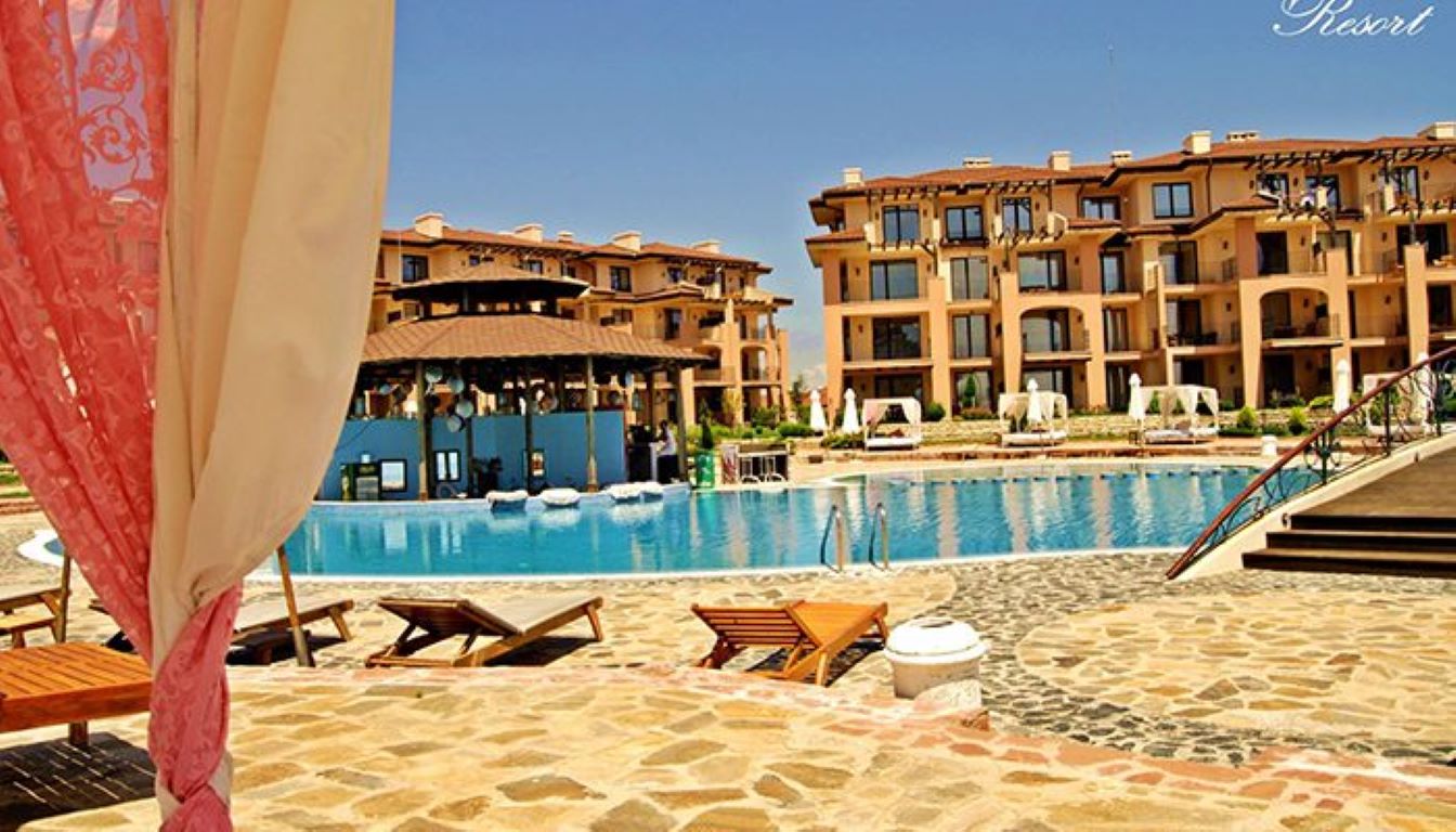 Kaliakria Resort-Bar na bazenu.jpg