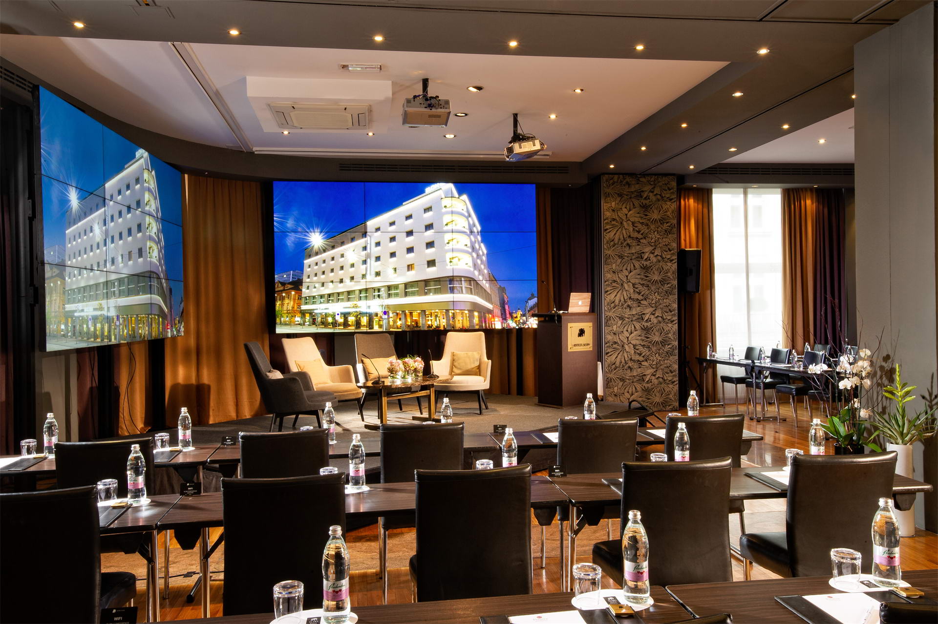 Slon Hotel-Sala za sastanke.jpg