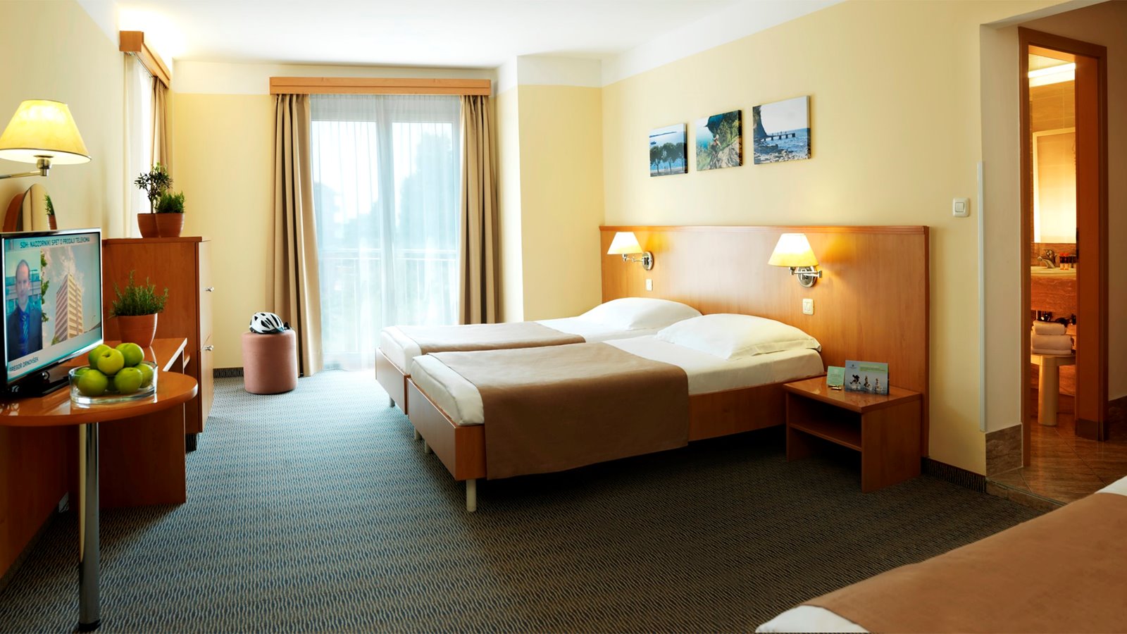 Act ION Hotel Neptun-Porodicna soba more i balkon.jpg