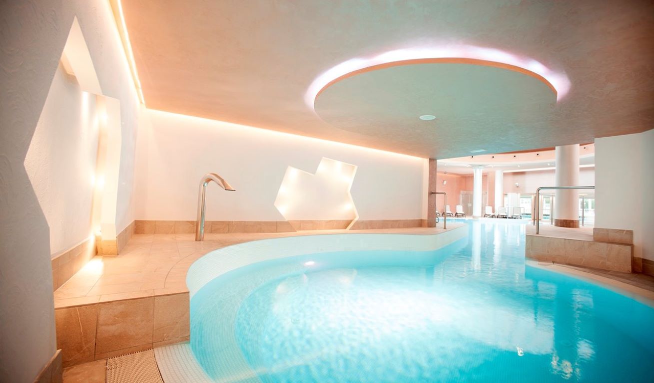 Hotel Act ION Neptun-Unutrasnji bazen.jpg