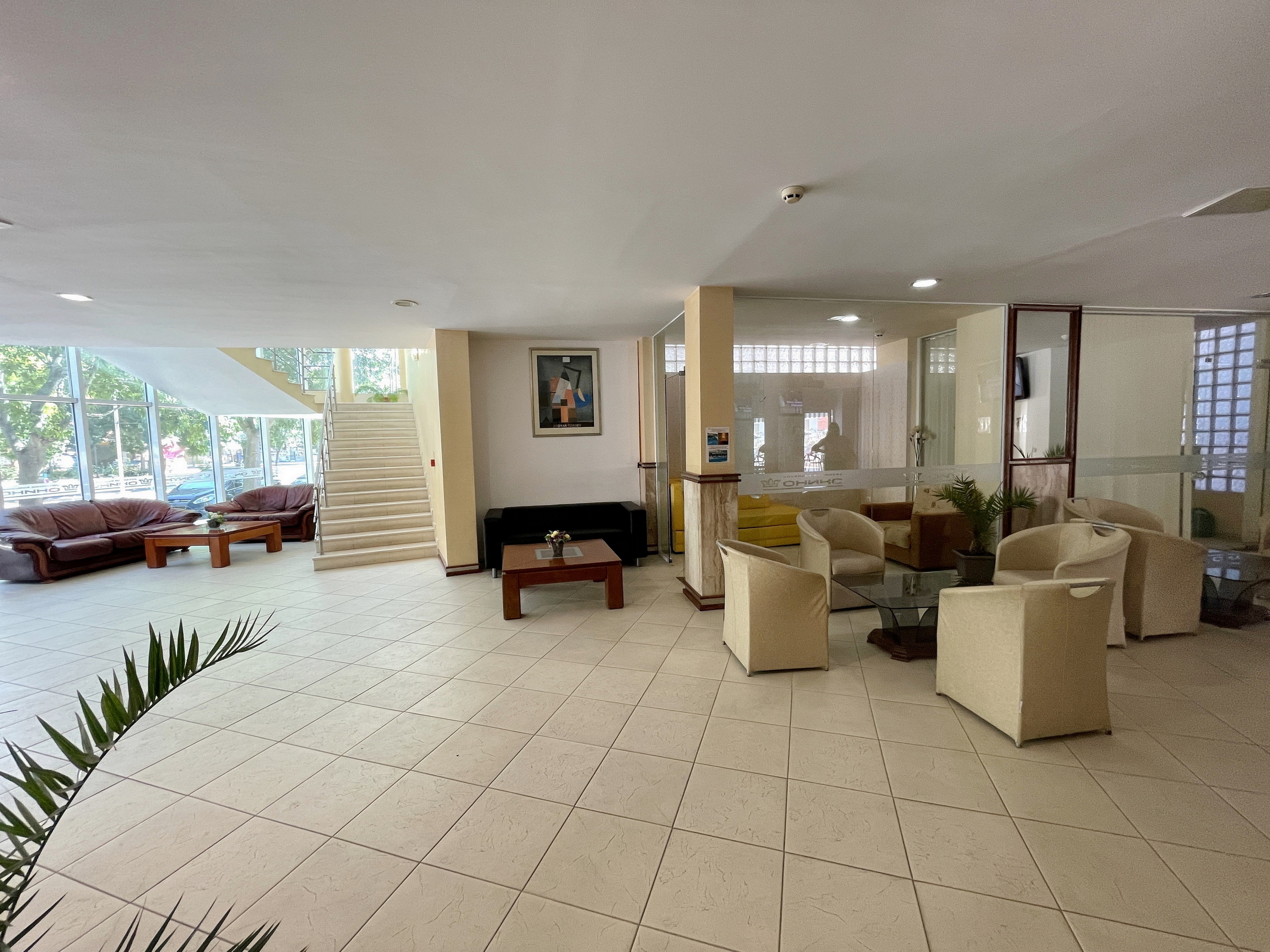 Onyx hotel lobby.jpg