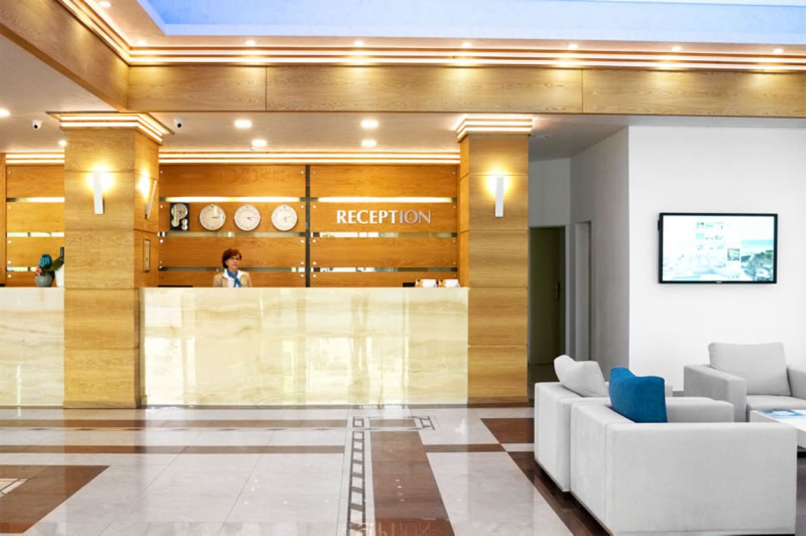 Bilyana Beach hotel recepcija.jpg