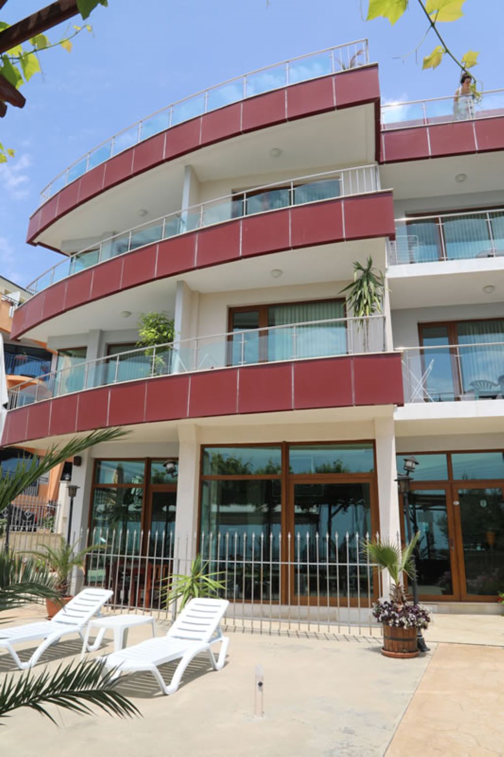 Petrov hotel zgrada.jpg