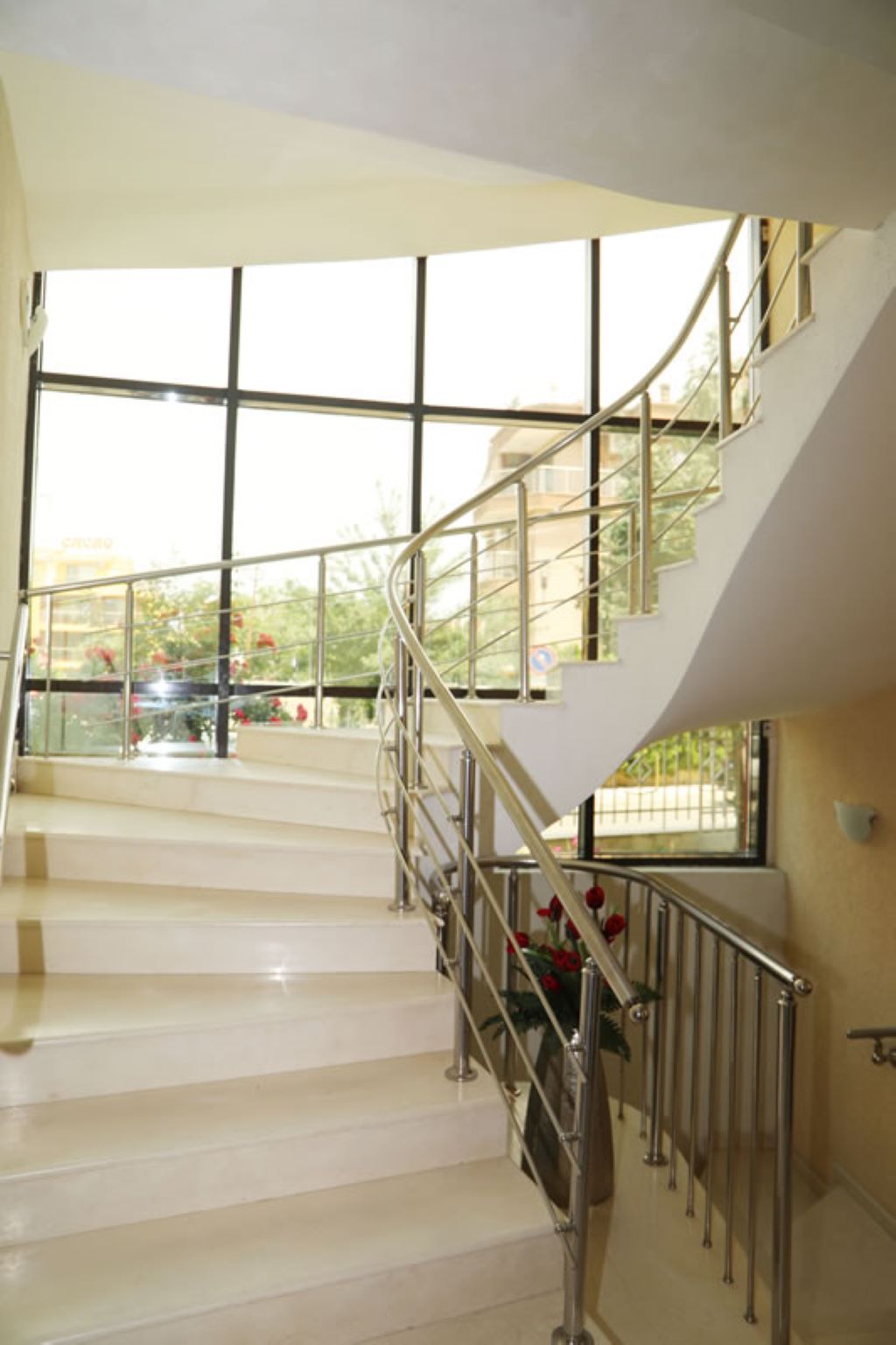 Petrov hotel stepenice.jpg